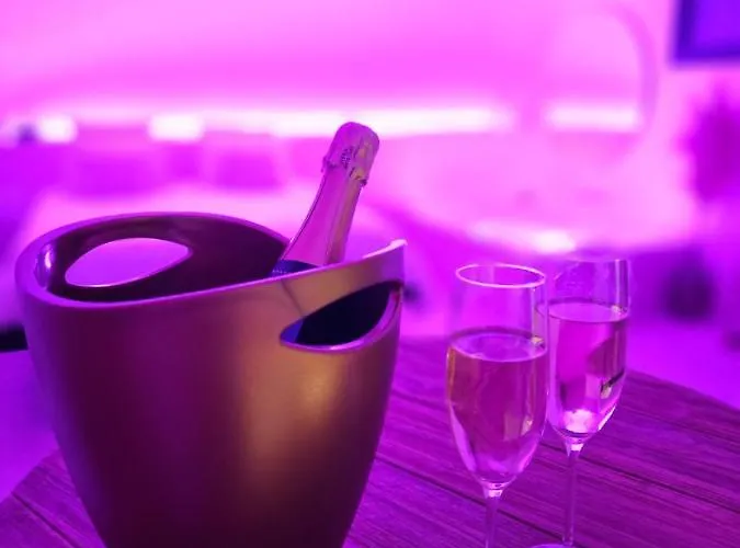 Le Clos des Délices - Love Room - Chambre avec spa, terrasse et parking privatif